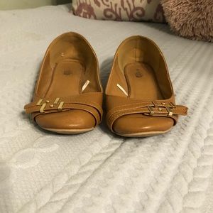 Neutral flat slip ons!!